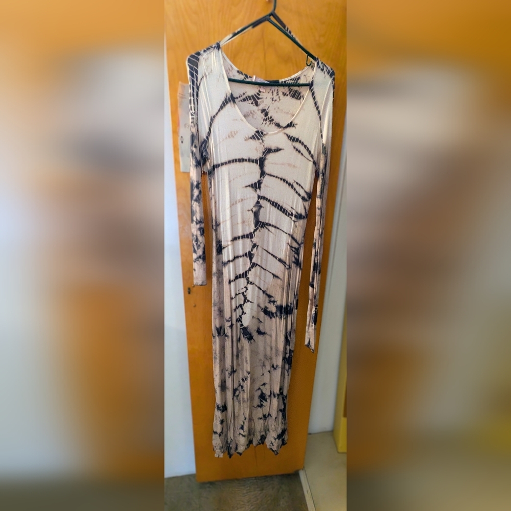 Elegant Tie-Dye Maxi Dress